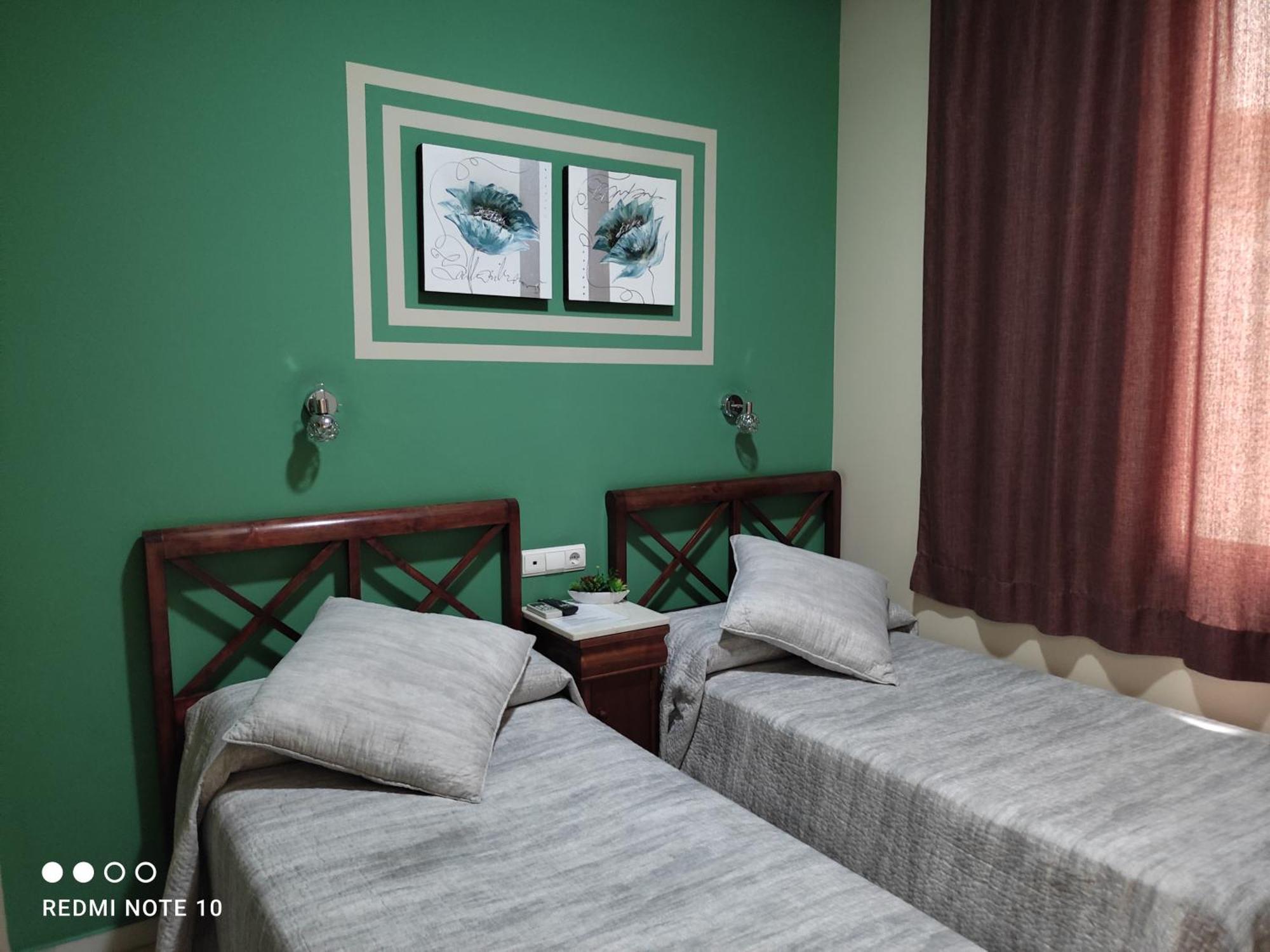 Hostal Puerta Carmona Seville Bilik gambar