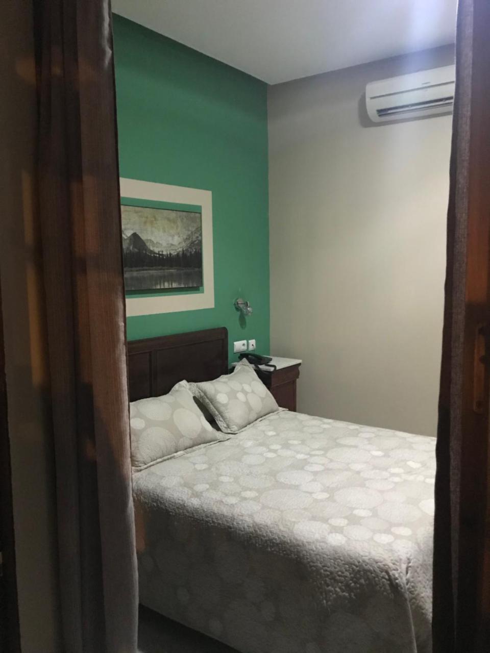Hostal Puerta Carmona Seville Luaran gambar