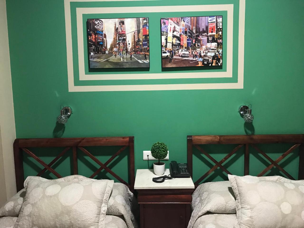 Hostal Puerta Carmona Seville Luaran gambar