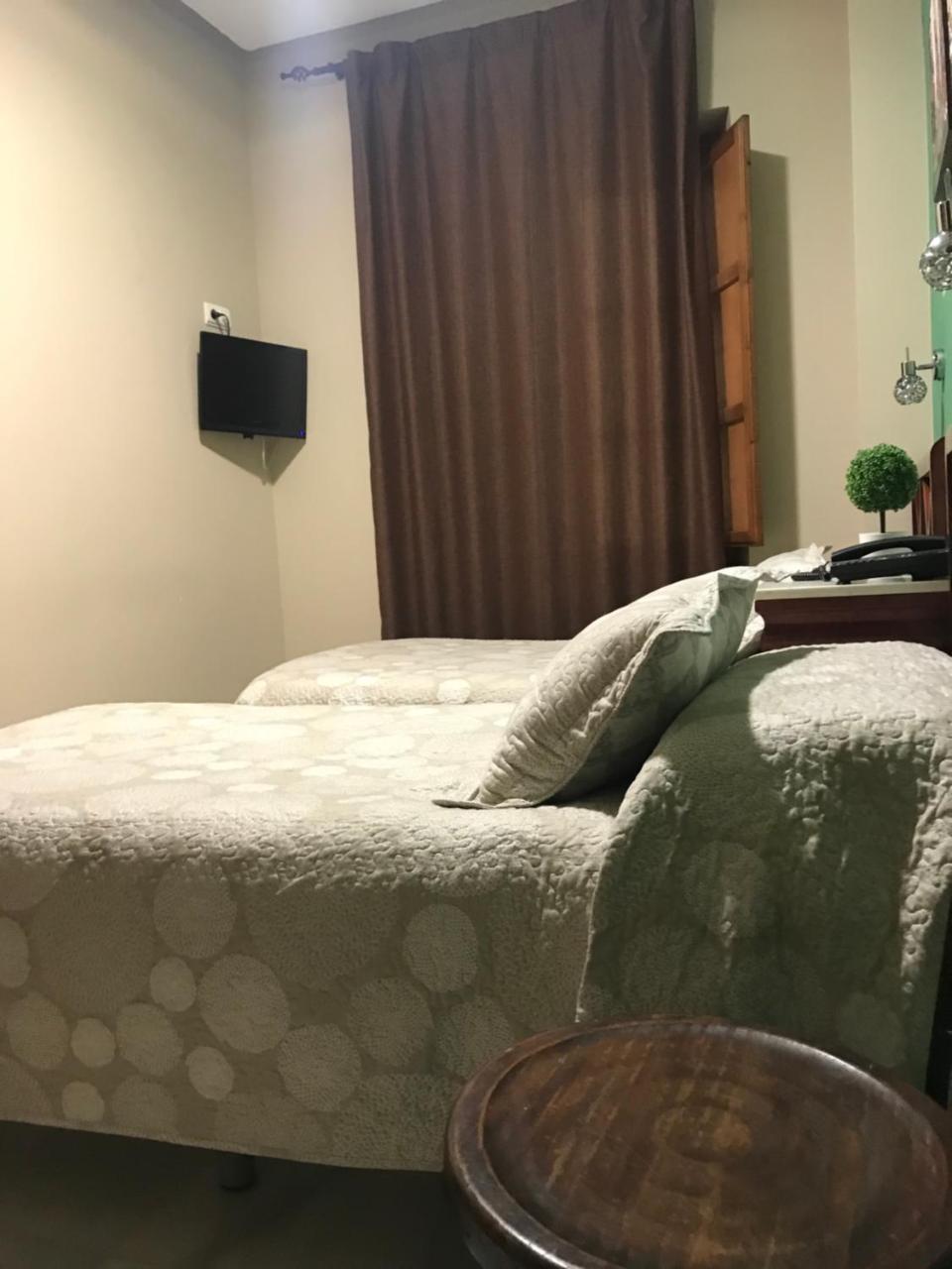 Hostal Puerta Carmona Seville Luaran gambar