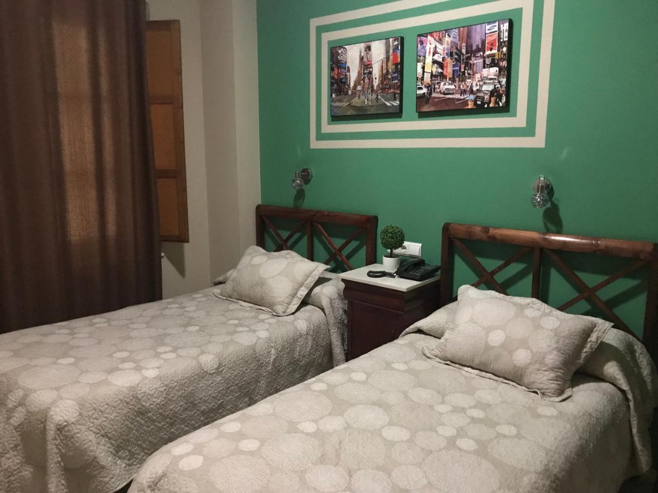 Hostal Puerta Carmona Seville Luaran gambar
