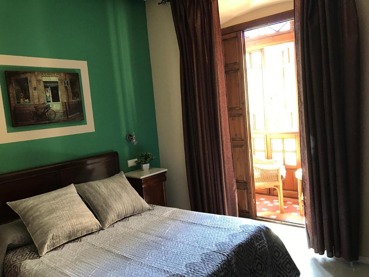 Hostal Puerta Carmona Seville Luaran gambar