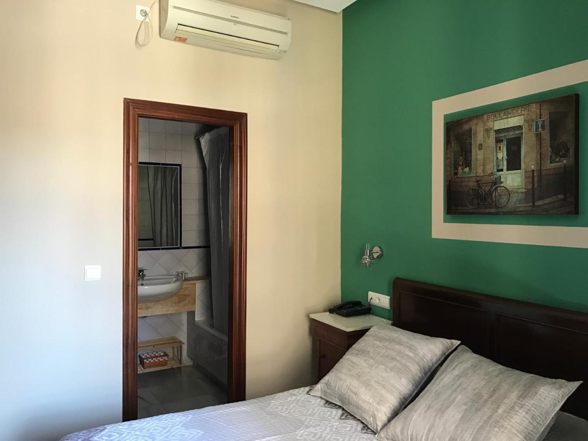 Hostal Puerta Carmona Seville Luaran gambar