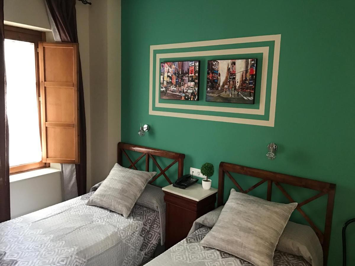 Hostal Puerta Carmona Seville Luaran gambar